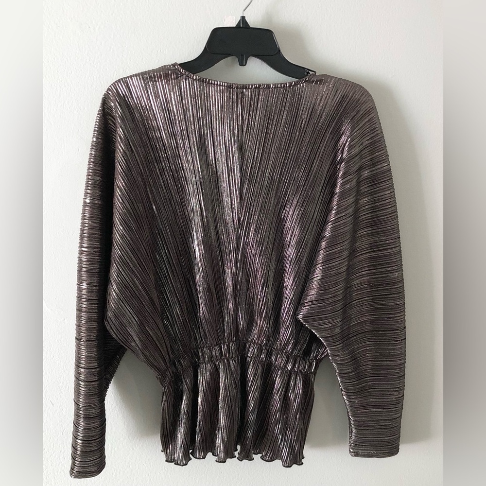 Good American Metallic Pleated Top in Chrome - Picture 2 of 4